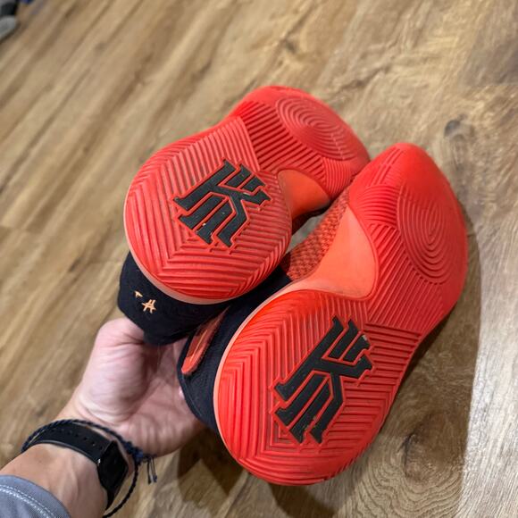 Nike Kyrie 2 Inferno Size 9.5 Black/Red Good condition No Box - 2015 main image 5